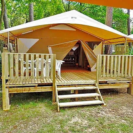 Le Village De Prázdninový areál